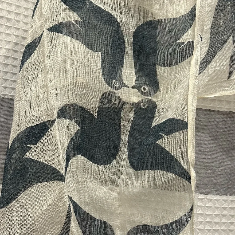 NWT Creative Co-Op Gauzy Linen Love Bird Print Scarf 70 Inch - Picture 5 of 8